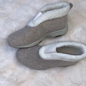 Easy Spirit Womens Tree Pose 2 Faux Fur Slip On Slip-On Sneakers Size 9 New !!